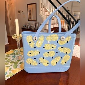NEW RETIRED small Bogg Bag  with pineapples on it
